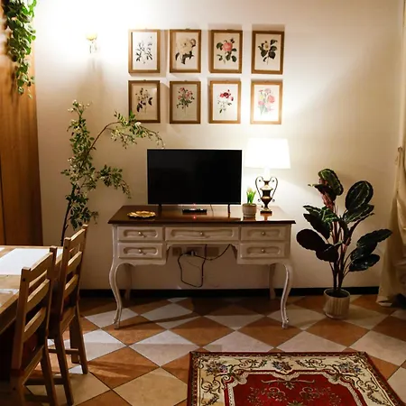 Floreal House - Classic Style Apartment Rovigo