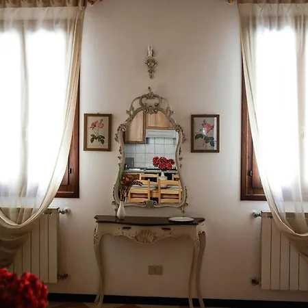 Floreal House - Classic Style Apartment