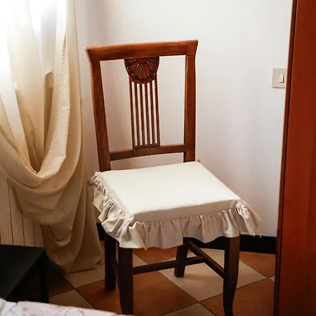 Floreal House - Classic Style Apartment