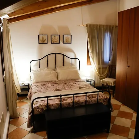 Floreal House - Classic Style Apartment