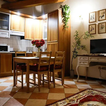 Floreal House - Classic Style Apartment Rovigo