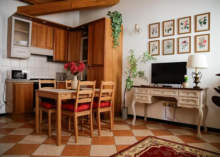 Floreal House - Classic Style Apartment Rovigo